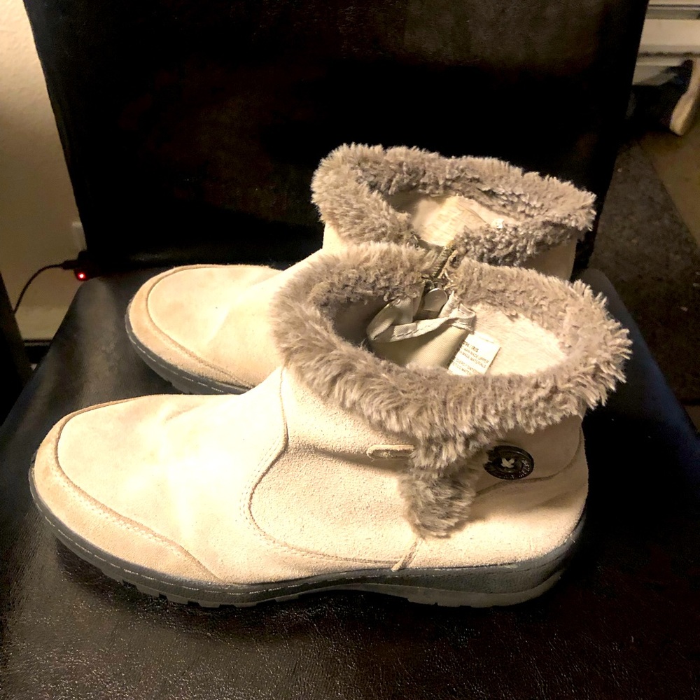 Khombu Beige Ankle Boots with Furry Gray Trim